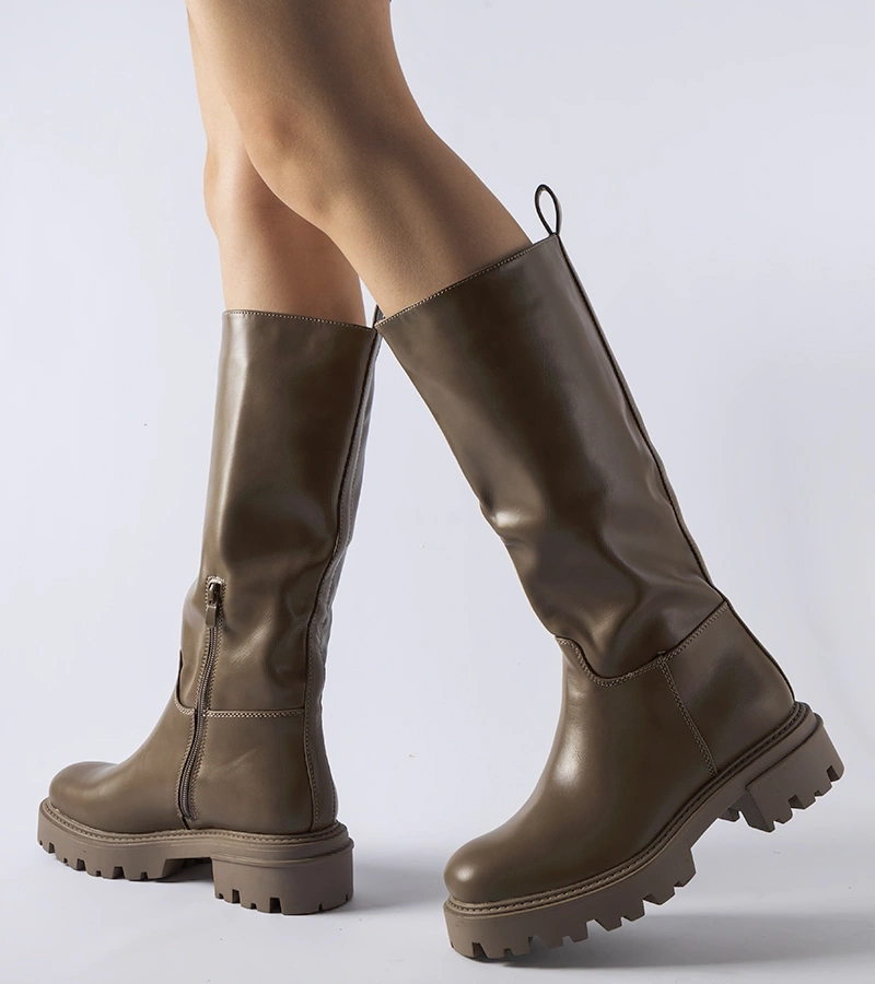 Braune gefütterte flache Meana-Stiefel