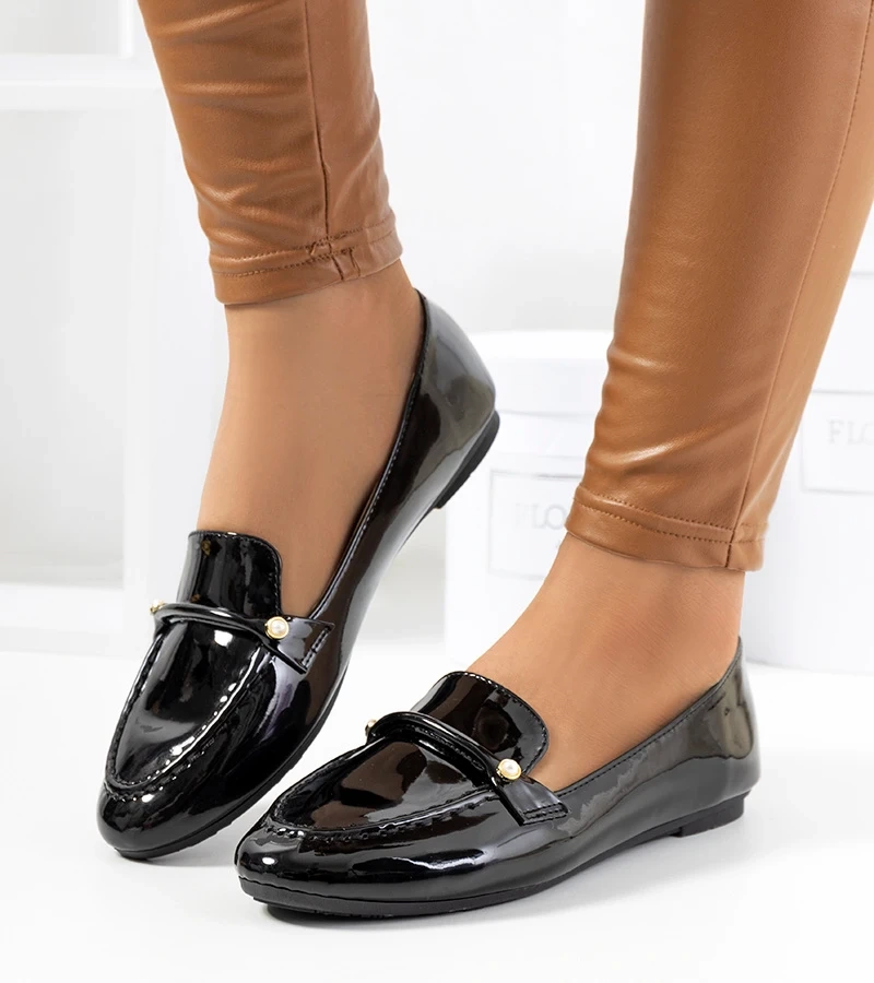 Schwarze Lack-Mokassins Poppy