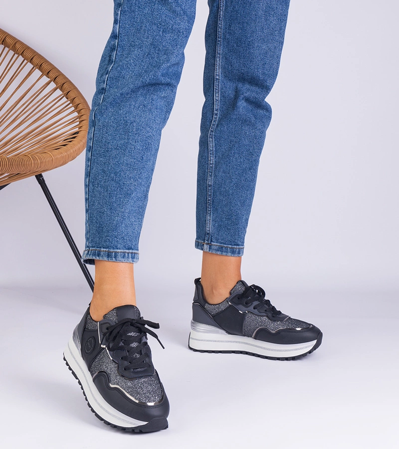 Schwarze Damen-Sneaker verziert mit Glitzer Nemeles