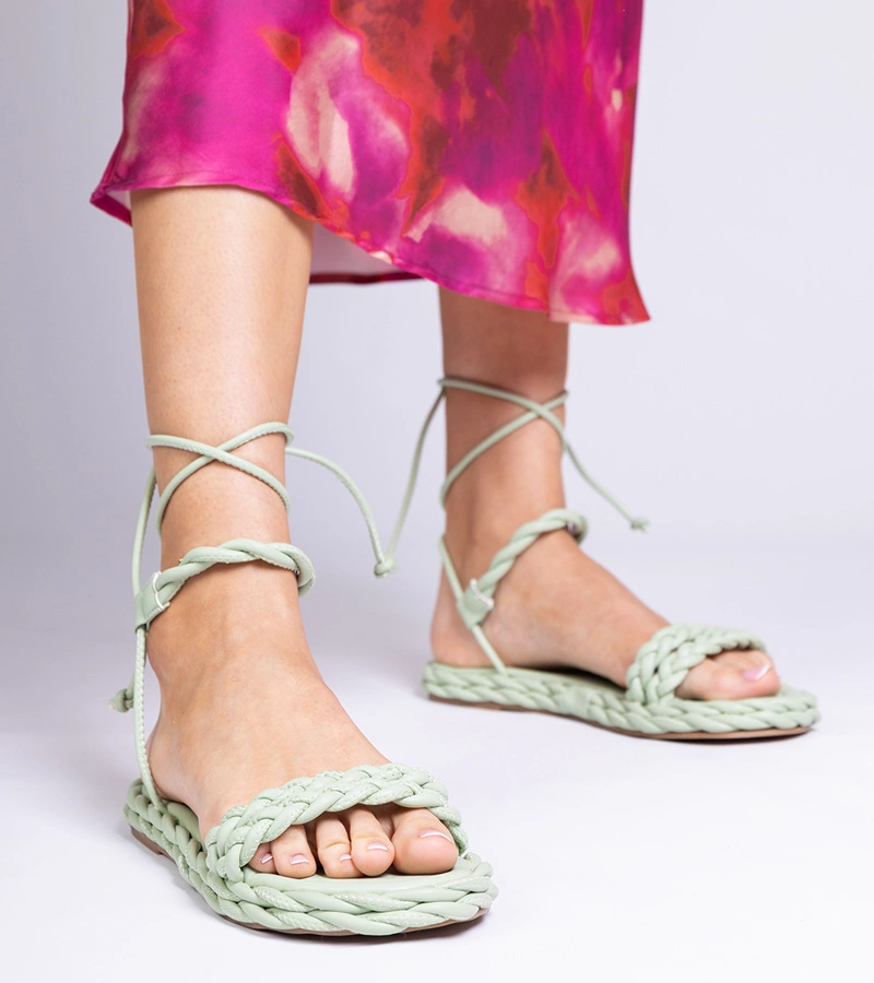Grüne geflochtene Damensandalen Tarina