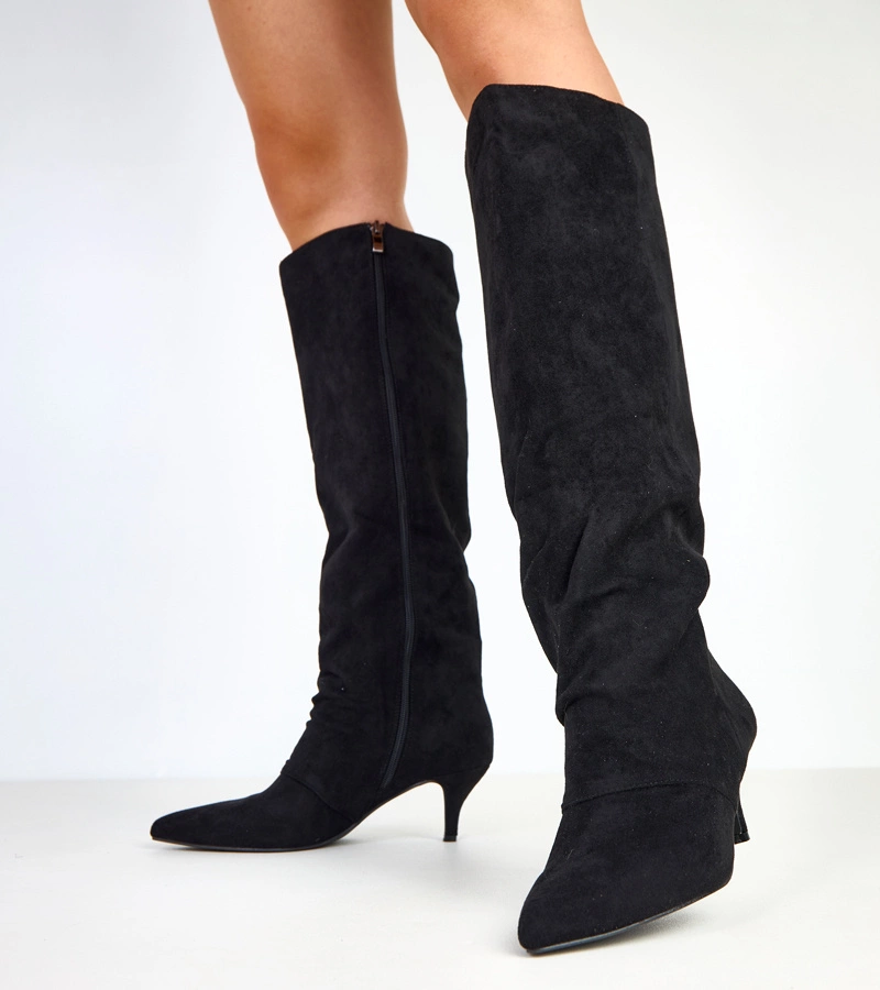 Schwarze Wildlederstiefel mit niedrigem Absatz Tristi