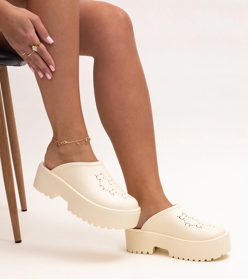 Keirans hellbeige Clogs