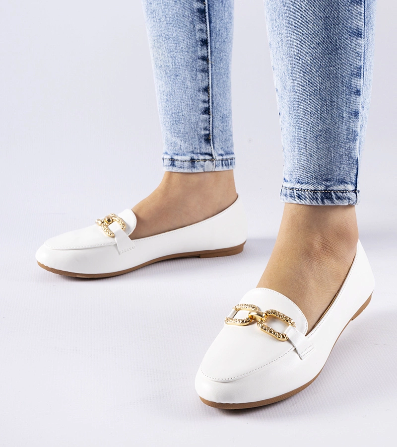 Weiße Mokassins mit Schnalle von Sovera