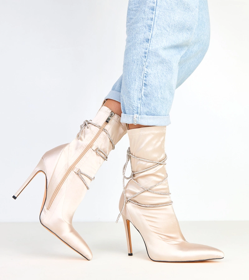 Champagner Satin Stiefeletten mit Absatz verziert mit Strass Tolnai