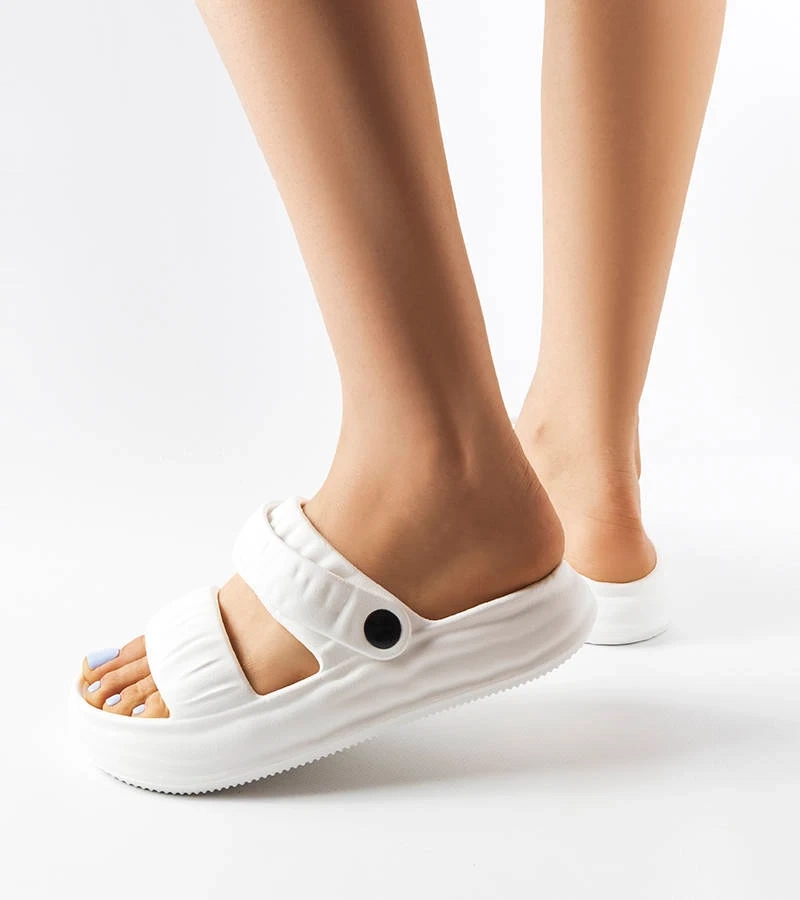 Weiße Schaumstoff-Sandalen Griffin
