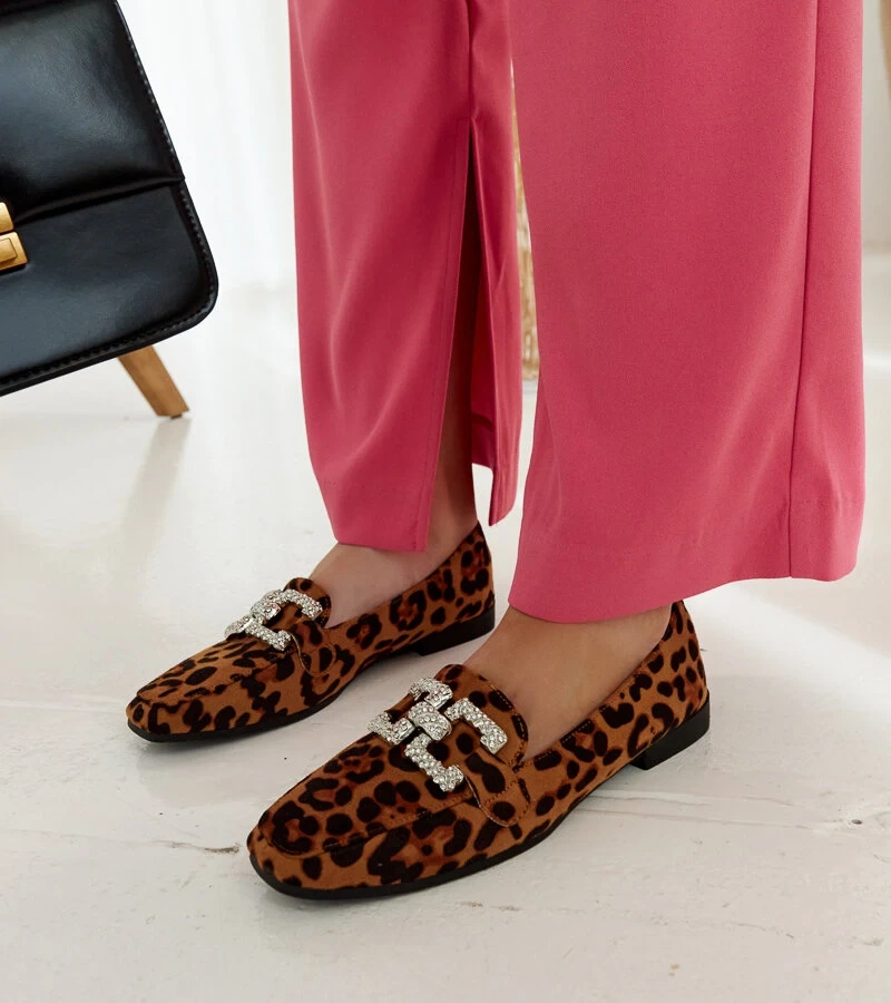 Sannys mit Zirkonen verzierte Panther-Mokassins