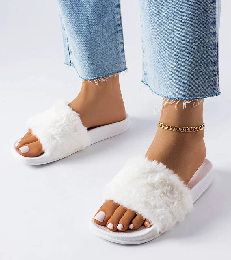 Beżowe klapki z łańcuchem Levy