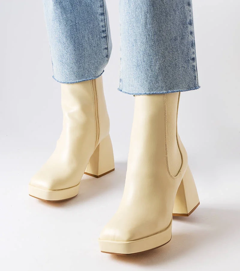 Beige Stiefeletten auf massivem Blockabsatz Watson