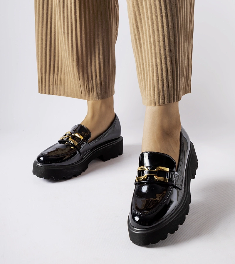 Schwarze lackierte Halbschuhe Clay