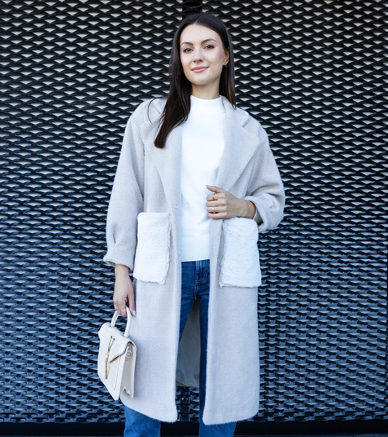 D langer beiger Mantel mit Plüschtaschen Badra.