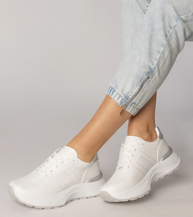 Weiße Sportsneaker mit silbernem Einsatz Lenkuta