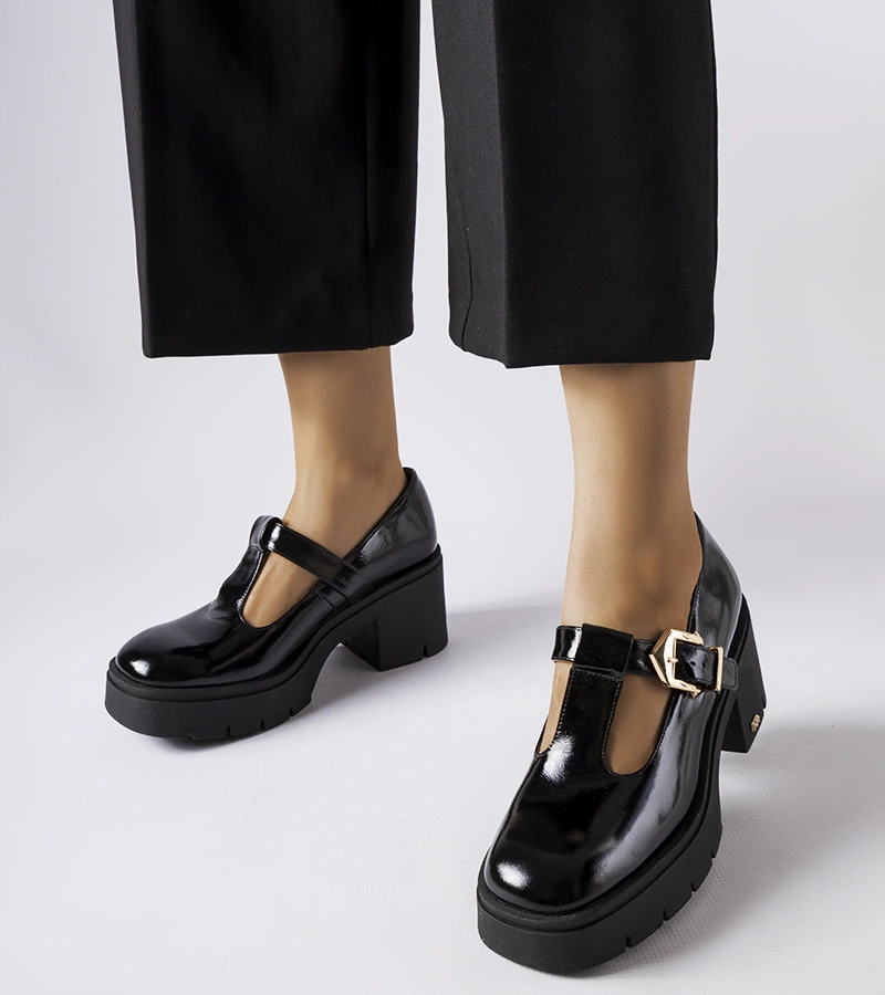 Schwarze lackierte Halbschuhe von Karino mit Schnallen