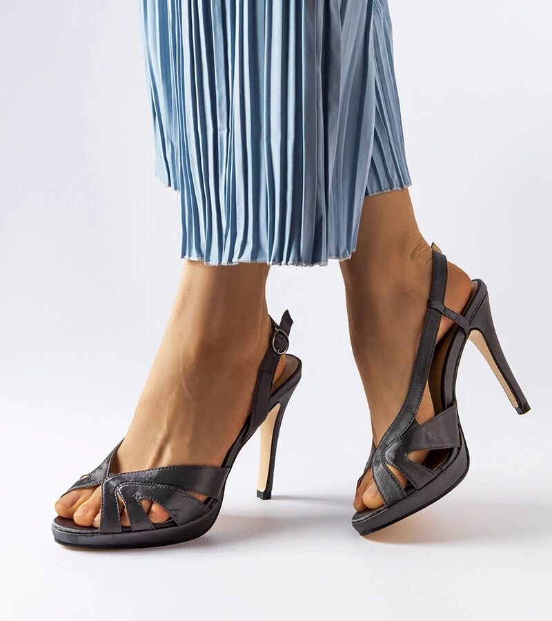 Graue Alpaca Stilettosandalen