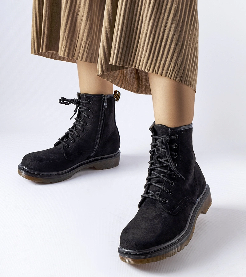 Schwarze Öko-Wildleder-Worker-Stiefel von Alfred