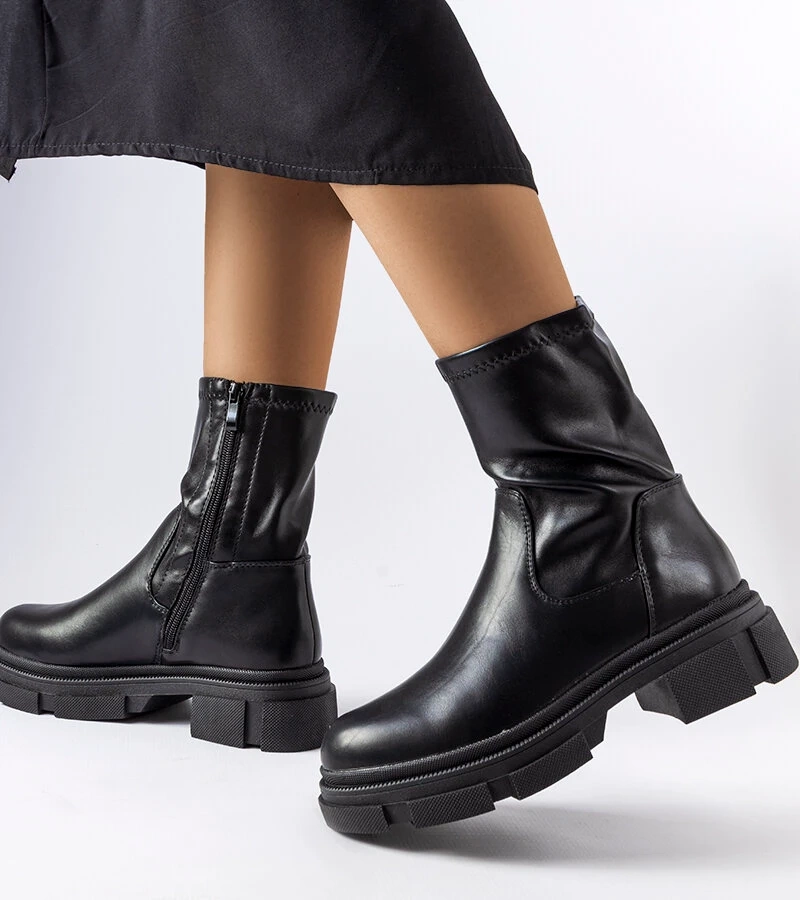 Schwarze gefütterte Stiefeletten Helvi