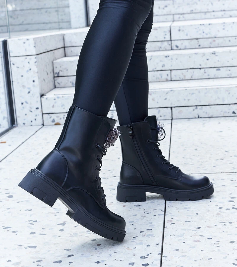 Schwarze Stiefeletten mit dekorativen Perlen Accadia