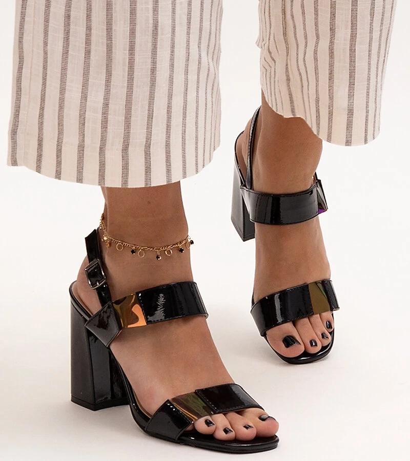 Lackierte schwarze Stilettosandalen Shadan