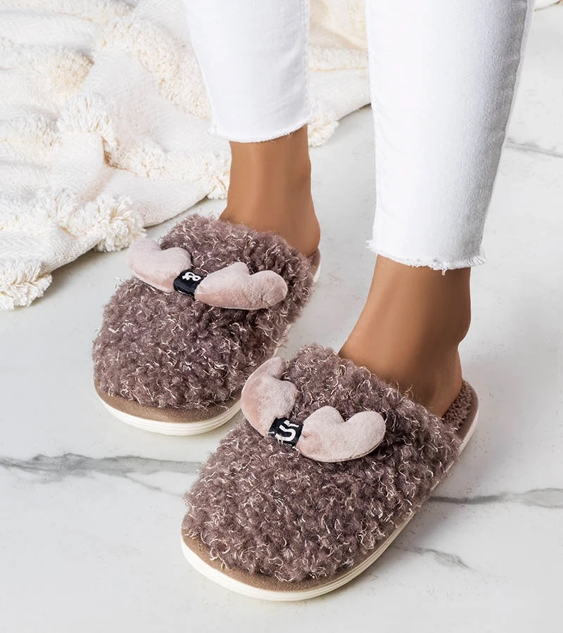 Braune Hausschuhe mit Rosny-Pelz