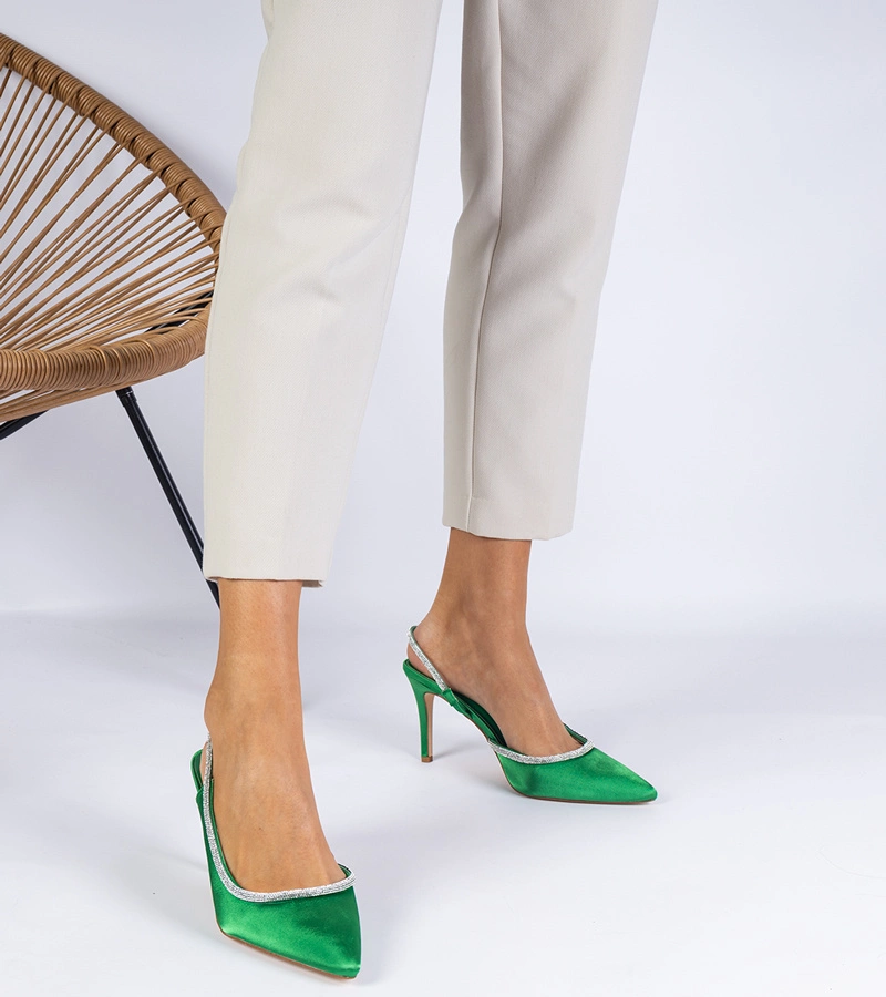 Grüne Satinschuhe mit Strasssteinen und offenem Absatz Mrozzi