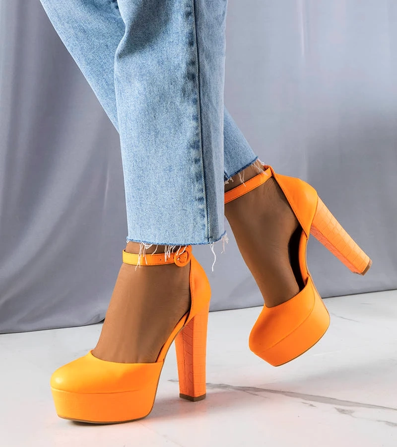 Orange Neon-Pumps mit Absatz von Joy