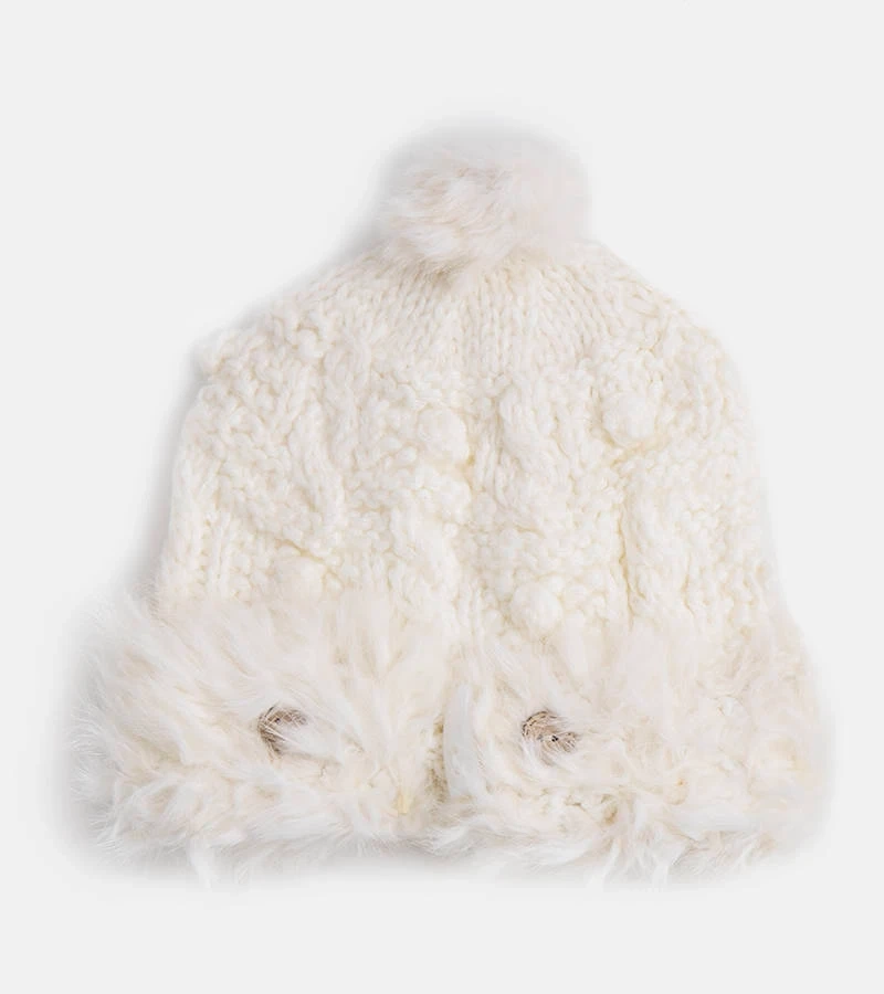 Weißer Hut mit Pelz von Danna