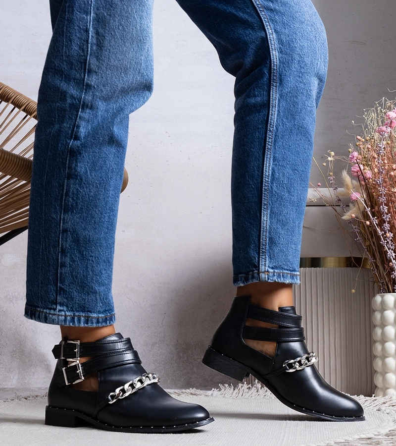 Schwarze Stiefeletten mit Ratté-Ausschnitt