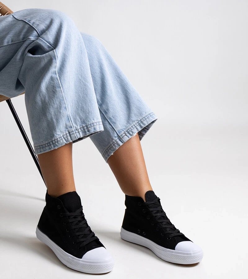 Schwarze hohe Sneaker von Ghanem