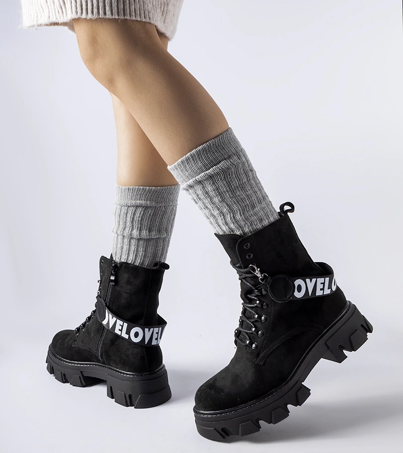 Schwarze Stiefeletten mit dekorativem abnehmbarem Riemen von Marco