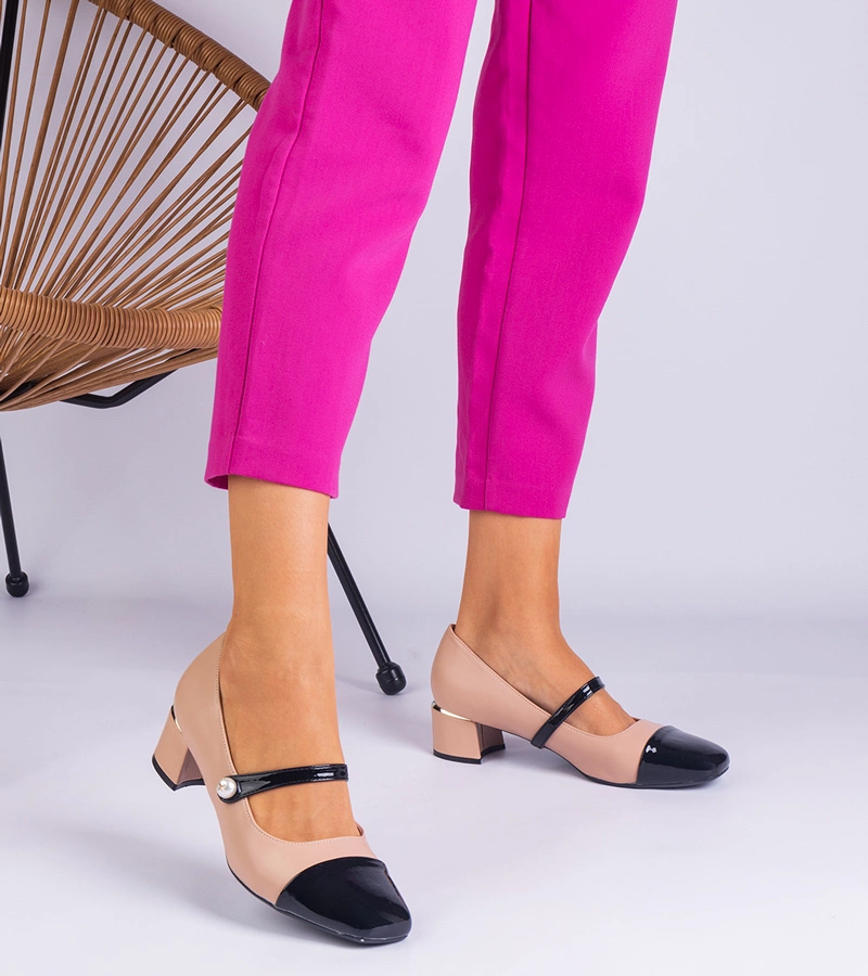 Beige Pumps mit Lackspitze Ivanita