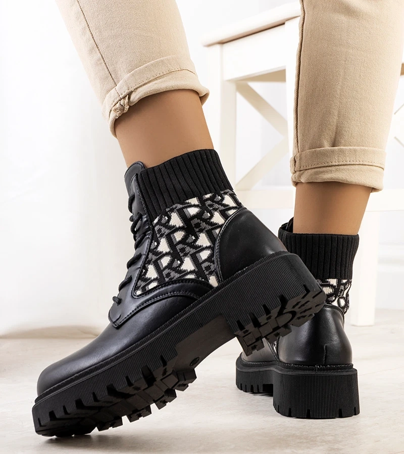 Schwarze Stiefeletten mit elastischem Schaft von Giganti