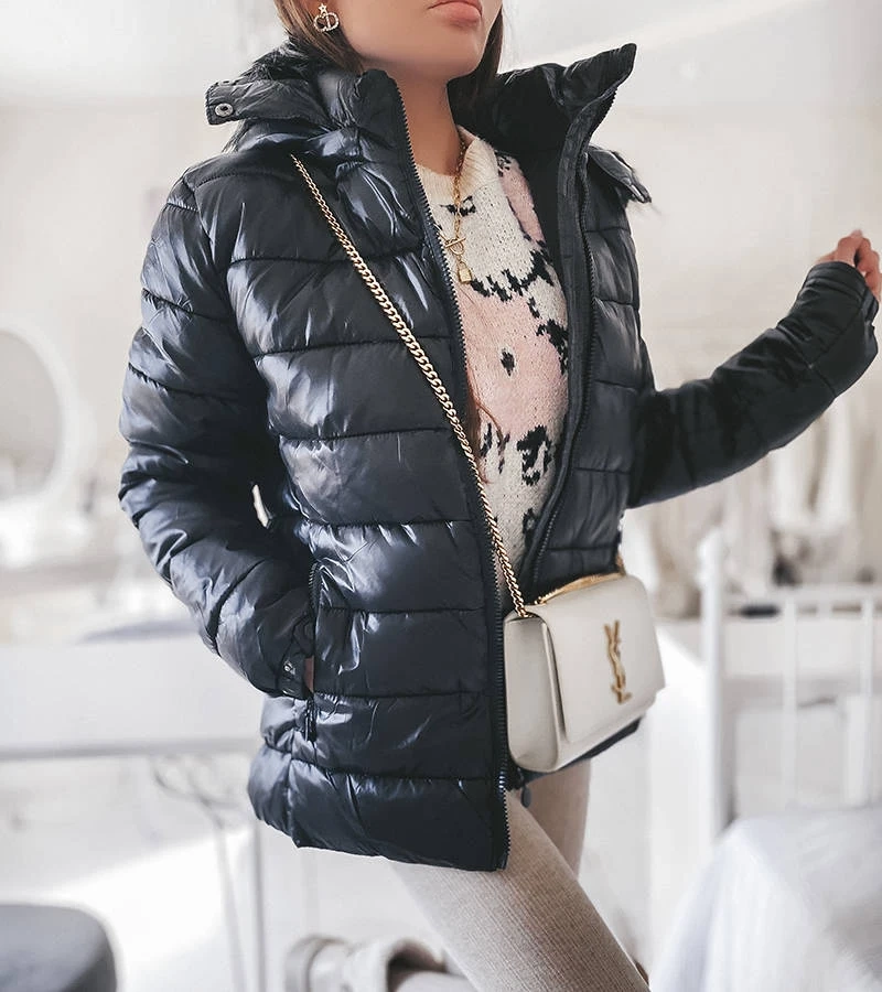 Schwarze Jacke mit Pelzkapuze Poisson