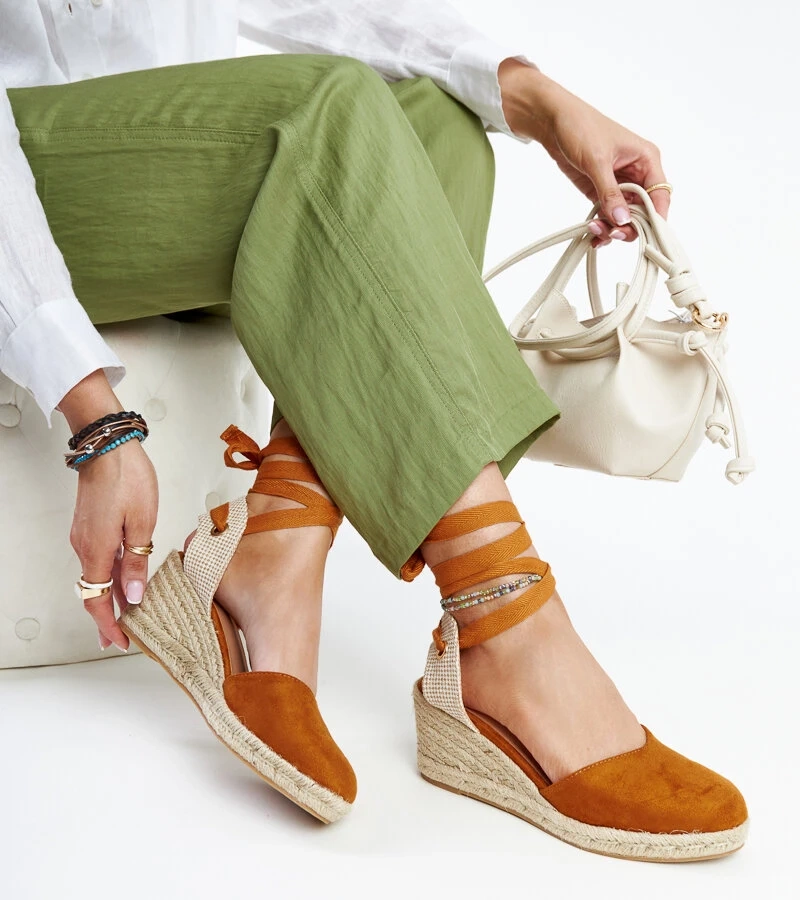 Braune Schnür-Espadrilles mit Keilabsatz von Blagica