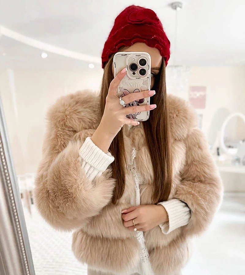 Rote Mütze mit Rüschen von Zion