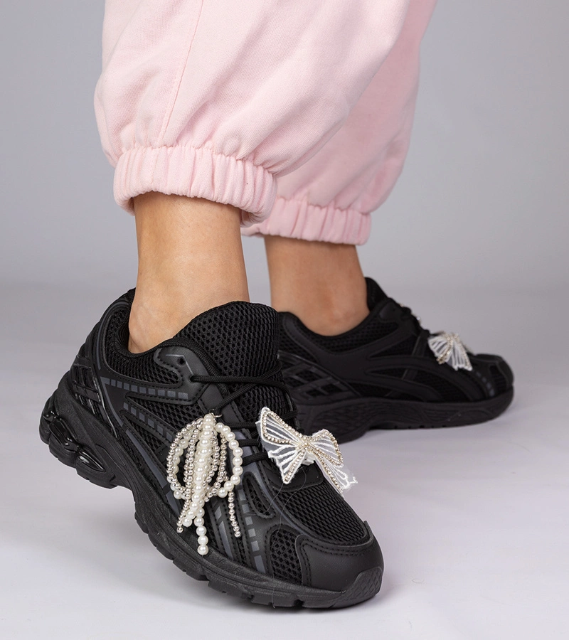 Schwarze Sneaker mit abnehmbaren Verzierungen Lekrus