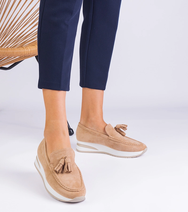 Beige Damen-Loafer auf Plateausohle mit Verzierung Selerina