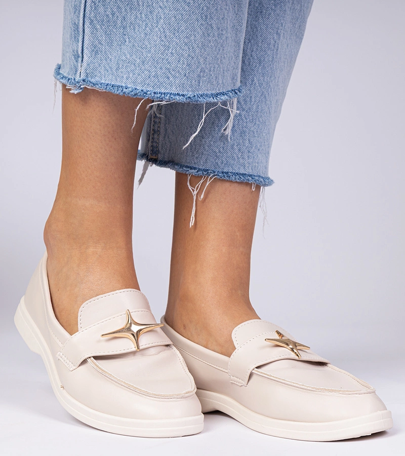 Beige Damenslipper mit goldener Verzierung Senna