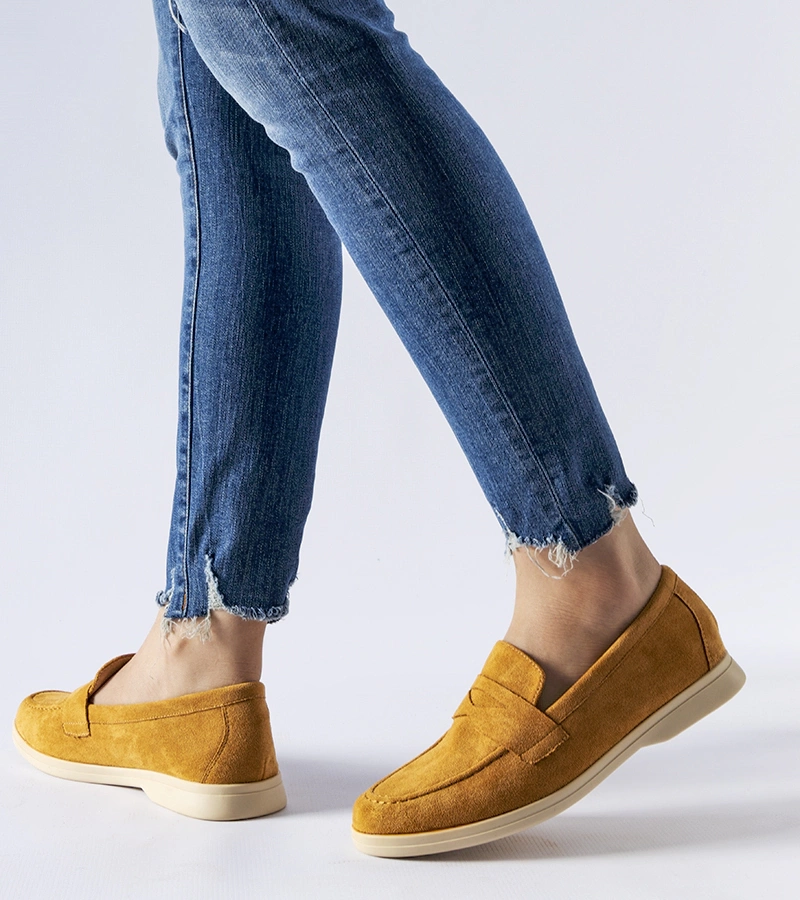 Dunkelbeige Mokassins aus Kunstwildleder von Ferragus