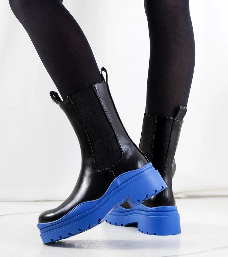Schwarze Stiefeletten mit blauer Sohle Nester