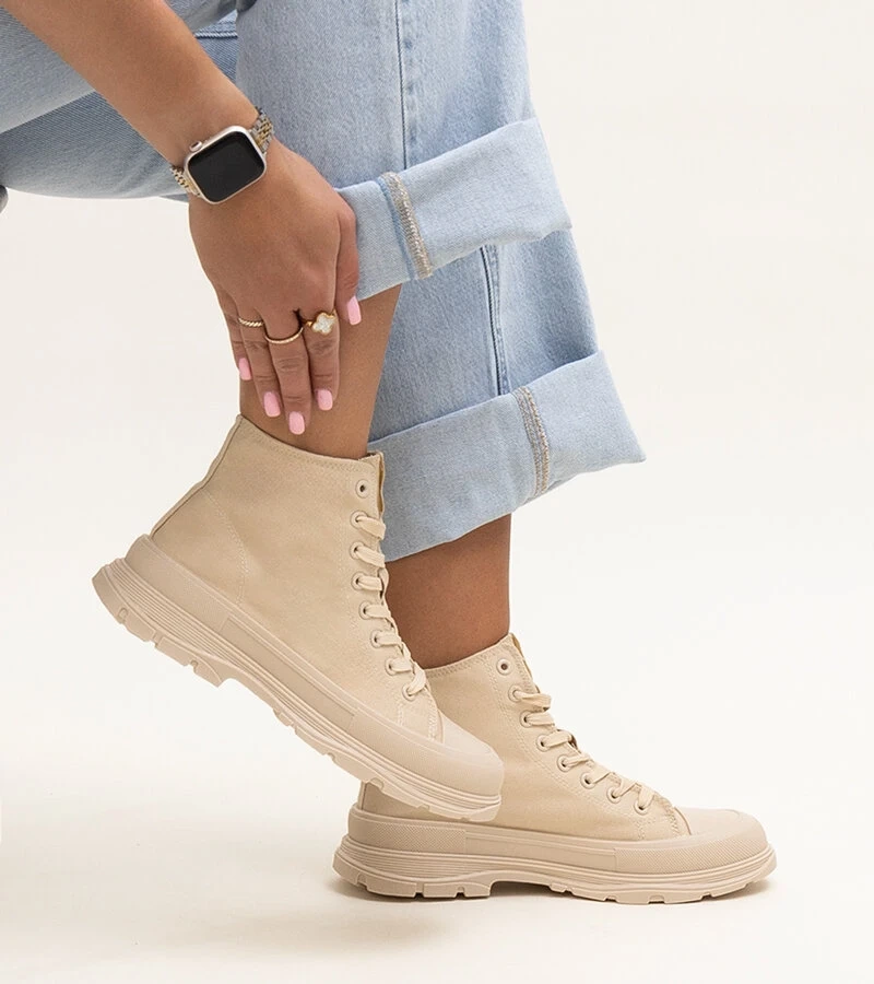 Hohe beige massive Turnschuhe von Rosalinda