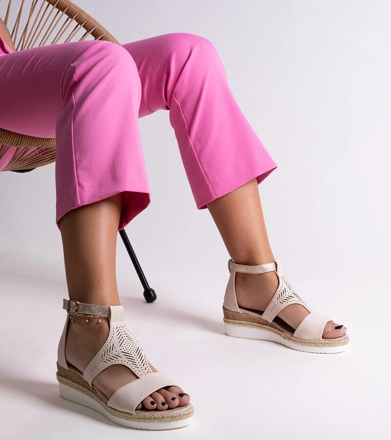 Beige Tiuma Sandalen mit niedrigem Keilabsatz