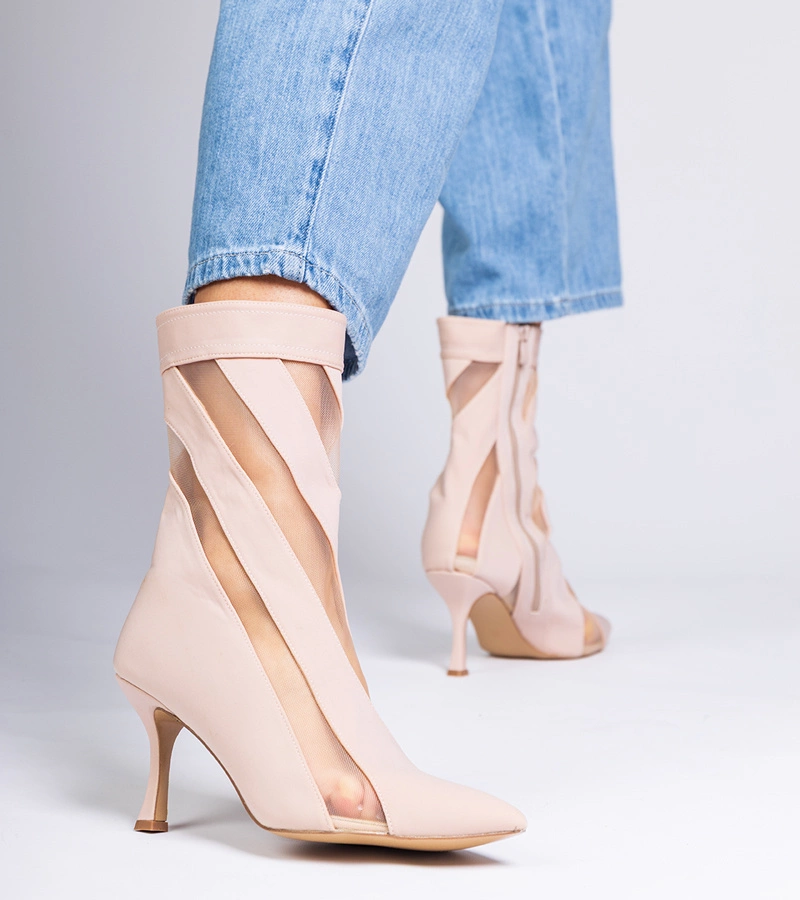 Beige Satin-Stiefeletten mit Netz auf Stilettoabsatz Ewelines