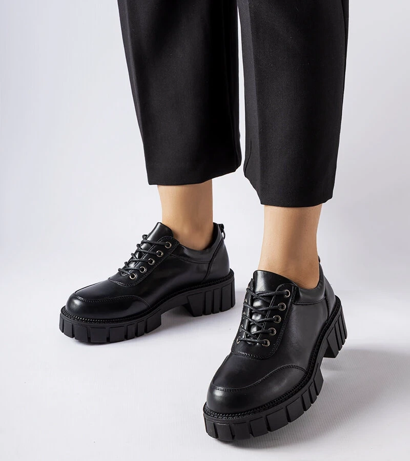 Schwarze, massive, klassische Halbschuhe Severino