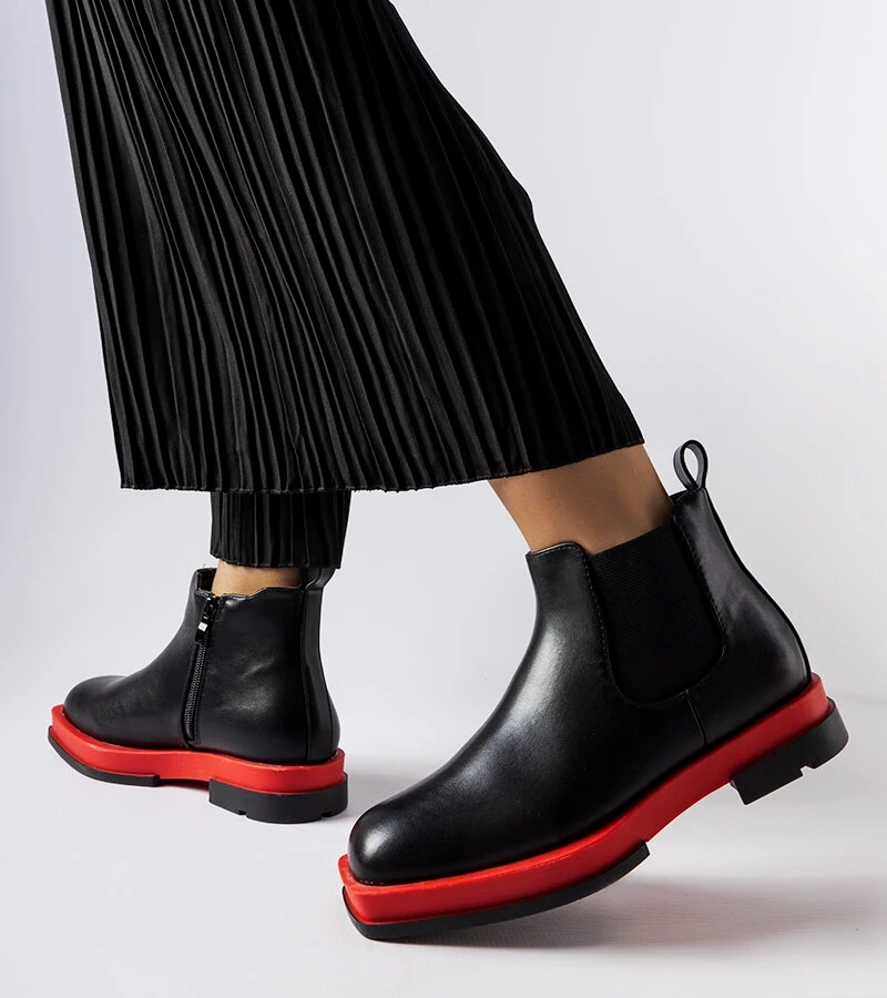 Schwarze flache Tarquinia Stiefeletten