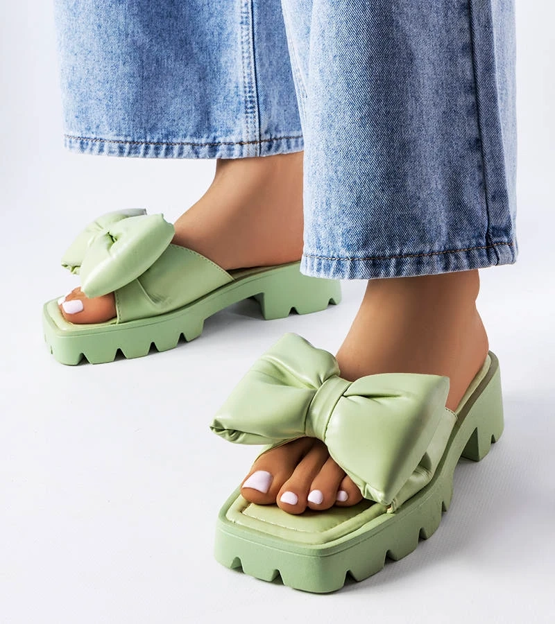 Grüne Klappen auf der Traktorsohle von Bossé