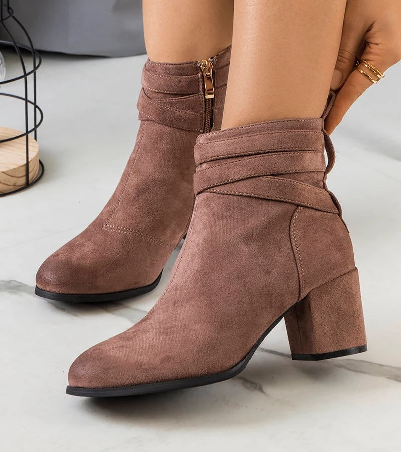 Braune Stiefeletten mit Absatz von Fletcher