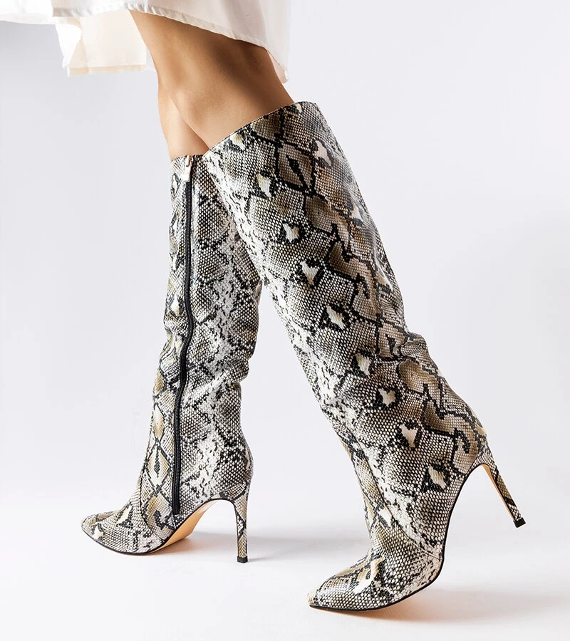 Schwarze schlangenhafte Stiletto-Stiefel Carmine