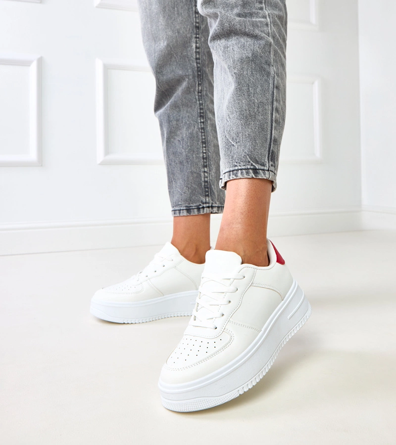 Weiße Sneakers auf Plateau mit rotem Einsatz Britney