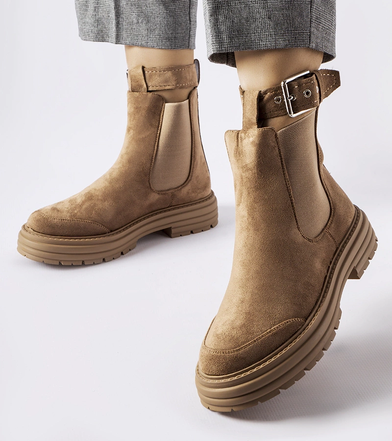 Braune Stiefeletten mit dekorativem Verschluss Abela