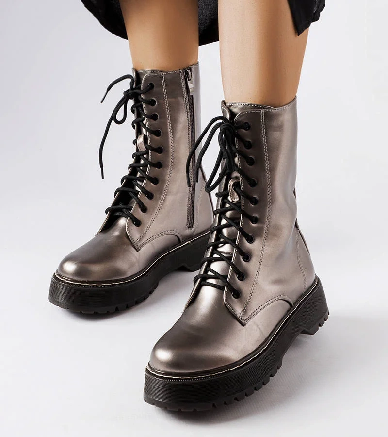 Braune metallische Calcirelli Stiefel