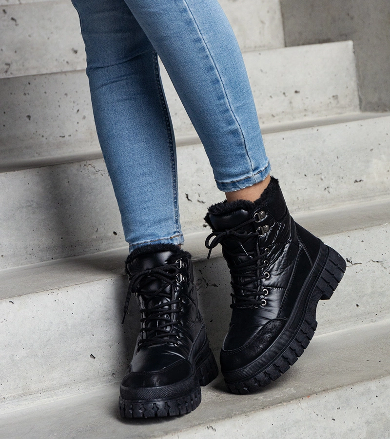 Schwarze gefütterte Schneestiefel Ozero